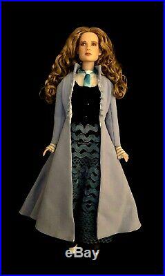 https://tonnerdolloutfits.org/wp-content/upload/Tonner_Alice_in_Wonderland_Voyager_Alice_Impressive_tailoring_on_outfit_02_dm.jpg