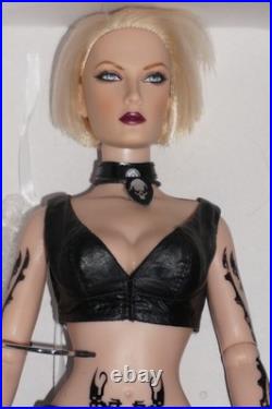 Tonner Amanda Evert Lara Croft Tomb Raider athletic body 17 in box rare