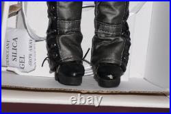 Tonner Amanda Evert Lara Croft Tomb Raider athletic body 17 in box rare