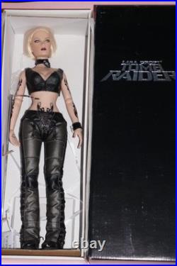 Tonner Amanda Evert Lara Croft Tomb Raider athletic body 17 in box rare