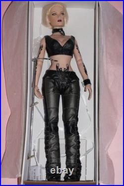 Tonner Amanda Evert Lara Croft Tomb Raider athletic body 17 in box rare
