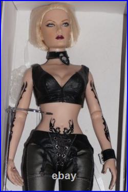 Tonner Amanda Evert Lara Croft Tomb Raider athletic body 17 in box rare