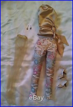 Tonner American Model Doll with EXTRA outfits, 3 wigs, and Letter from Tonner
