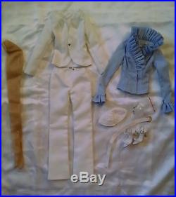 Tonner American Model Doll with EXTRA outfits, 3 wigs, and Letter from Tonner