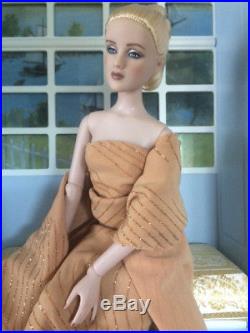 Tonner Antoinette Dramatic 16 Fashion Doll Nude + Outfit. Great