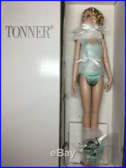 Tonner Cami Basic, Blonde Crimped Hair, 16 2010 + Precarious Decadence Outfit