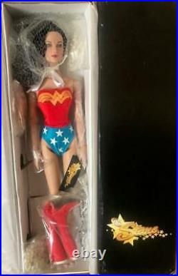 Tonner DC Stars Collection Character Figure Doll Wonder Woman (Classic) NRFB