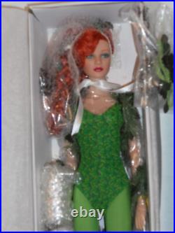 Tonner DC Stars, Poison Ivy, T7-BTDD-04 NRFB Tonner DC Stars, Poison Ivy, T7-BTDD-04 NRFB