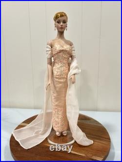 Tonner Doll Company Sydney Chase Savoir-Faire Fashion Doll 16in 2002 COA
