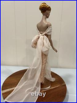 Tonner Doll Company Sydney Chase Savoir-Faire Fashion Doll 16in 2002 COA