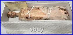 Tonner Doll Company Sydney Chase Savoir-Faire Fashion Doll 16in 2002 COA