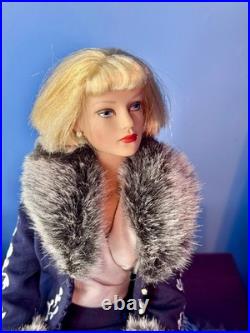 Tonner Doll Sydney Chase Sophisticate 16 (LE) 300 Excellent No Box Or Shoes