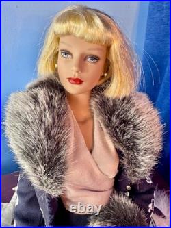 Tonner Doll Sydney Chase Sophisticate 16 (LE) 300 Excellent No Box Or Shoes