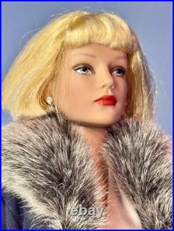 Tonner Doll Sydney Chase Sophisticate 16 (LE) 300 Excellent No Box Or Shoes