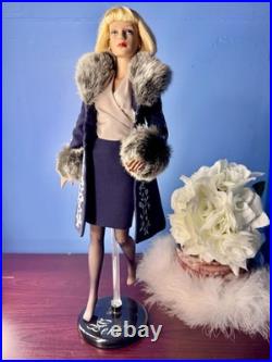 Tonner Doll Sydney Chase Sophisticate 16 (LE) 300 Excellent No Box Or Shoes