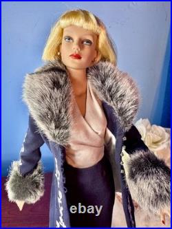 Tonner Doll Sydney Chase Sophisticate 16 (LE) 300 Excellent No Box Or Shoes