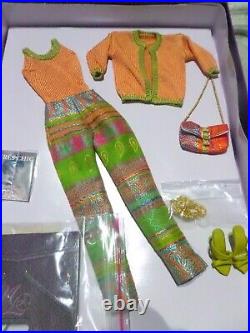 Tonner Doll UPTOWN PARADISE FOR 16 FASHION DOLLS NFRB SHIPPER-GREAT FABRIC