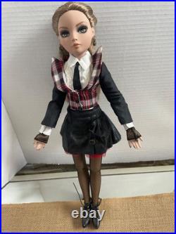 Tonner ELLOWYNE WILDE METRO GIRL 16 vinyl DOLL in a school outfit clothes READ