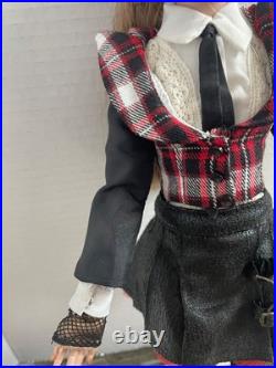 Tonner ELLOWYNE WILDE METRO GIRL 16 vinyl DOLL in a school outfit clothes READ
