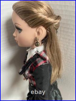 Tonner ELLOWYNE WILDE METRO GIRL 16 vinyl DOLL in a school outfit clothes READ