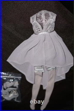 Tonner EVERLASTING-EVANGELINE-OUTFIT-ONLY-17 + Matching Shoes & Gauntlet/gloves Tonner EVERLASTING-EVANGELINE-OUTFIT-ONLY-17 + Matching Shoes & Gauntlet/gloves