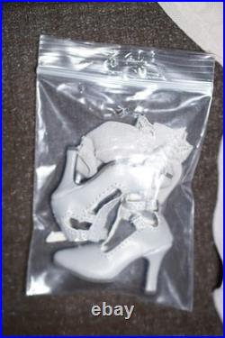 Tonner EVERLASTING-EVANGELINE-OUTFIT-ONLY-17 + Matching Shoes & Gauntlet/gloves Tonner EVERLASTING-EVANGELINE-OUTFIT-ONLY-17 + Matching Shoes & Gauntlet/gloves