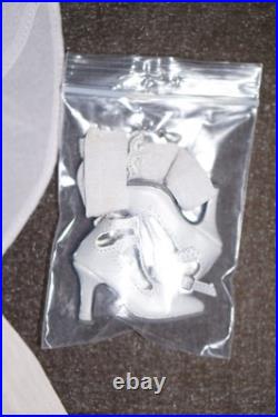 Tonner EVERLASTING-EVANGELINE-OUTFIT-ONLY-17 + Matching Shoes & Gauntlet/gloves Tonner EVERLASTING-EVANGELINE-OUTFIT-ONLY-17 + Matching Shoes & Gauntlet/gloves