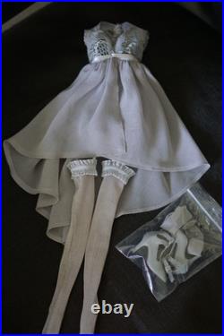 Tonner EVERLASTING-EVANGELINE-OUTFIT-ONLY-17 + Matching Shoes & Gauntlet/gloves Tonner EVERLASTING-EVANGELINE-OUTFIT-ONLY-17 + Matching Shoes & Gauntlet/gloves