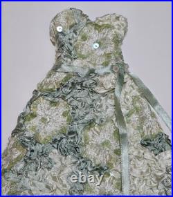 Tonner Ellowyne Wilde 16 Doll Melancholy Melody Green Floral Dress Tonner Ellowyne Wilde 16 Doll Melancholy Melody Green Floral Dress