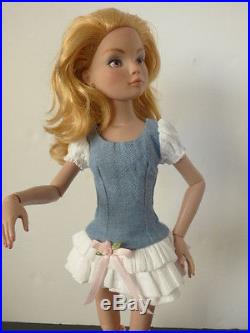 Tonner Ellowyne Wilde, Repaint by Sara Wagner, 2 outfits