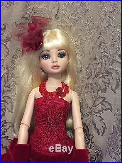 Tonner Ellowyne Wilde blond (wig) doll wearing Soft Sigh outfit