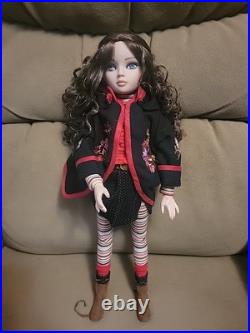 Tonner Essential Ellowyne Too- Brunette. 16 Dressed FASHION DOLL RARE