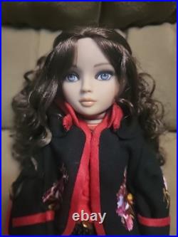 Tonner Essential Ellowyne Too- Brunette. 16 Dressed FASHION DOLL RARE