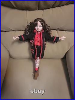 Tonner Essential Ellowyne Too- Brunette. 16 Dressed FASHION DOLL RARE