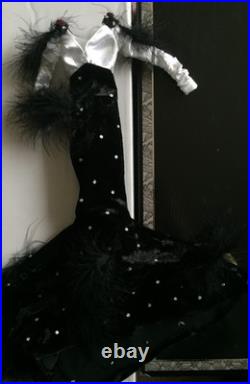 Tonner Evangeline Ghastly Parnilla Loves Hats OUTFIT only black feathery