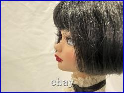 Tonner Evangeline Ghastly Seeing Through the Darkness Doll with Outfit Read