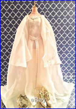 Tonner Galadriel LOTR Lord of the Rings Outfit