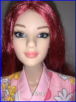 Tonner Glamor Basic Too 22 American Model Doll + Kimono, 3 Wigs And Accessories