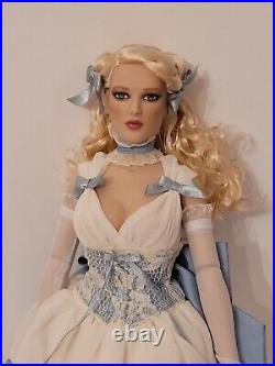 Tonner Goldilocks Re-Imagination LE 500 This Dish Is Too Hot To Handle Doll
