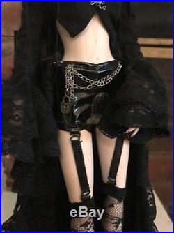 Tonner HALLOWEEN CONVENTION HAUNTING BREATHLESS DOLL WithOUTFIT Displayed and Mint