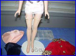 Tonner Kitty Collier 18 Blonde Doll w Lingerie Enchante & Shopping Chic Outfits