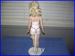 Tonner Kitty Collier 18 Blonde Doll w Lingerie Enchante & Shopping Chic Outfits Tonner Kitty Collier 18 Blonde Doll w Lingerie Enchante & Shopping Chic Outfits