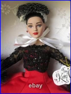 Tonner Kitty Doll Christmas Hatbox Gift Set 2004 10 NRFP EXTRA Outfits