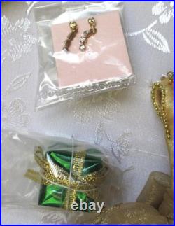 Tonner Kitty Doll Christmas Hatbox Gift Set 2004 10 NRFP EXTRA Outfits