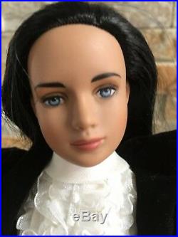 Tonner MARLEY WENTWORTH 12 Vinyl DOLL in TEA with the QUEEN Outfit Ensemble