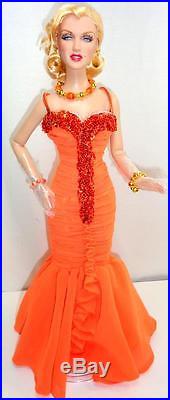 Tonner Marilyn Monroe 16 Doll +I Just Adore Conversation Outfit Fur Stole Stand