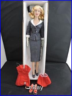 Tonner Marilyn Monroe 16 Doll Pola Debevoise with extra OUTFIT