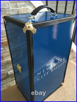 Tonner NYC BALLET WARDROBE TRUNK CASE for 16 vinyl Doll & outfits, had repairs