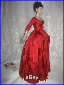 Tonner Outlander'Claire Fraser' Red 6 piece Gown Outfit New LE300