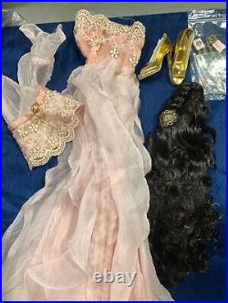 Tonner Parnilla Beautiful but Deadly Outfit with Wig